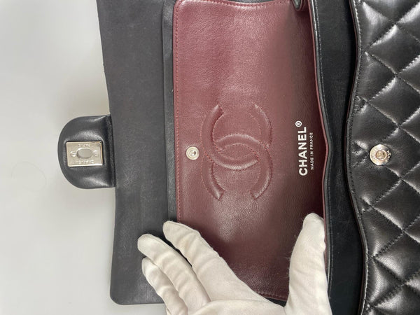 Chanel Classic Medium flap bag  SV12077 - Går ej att beställa online. Kontakta butiken!