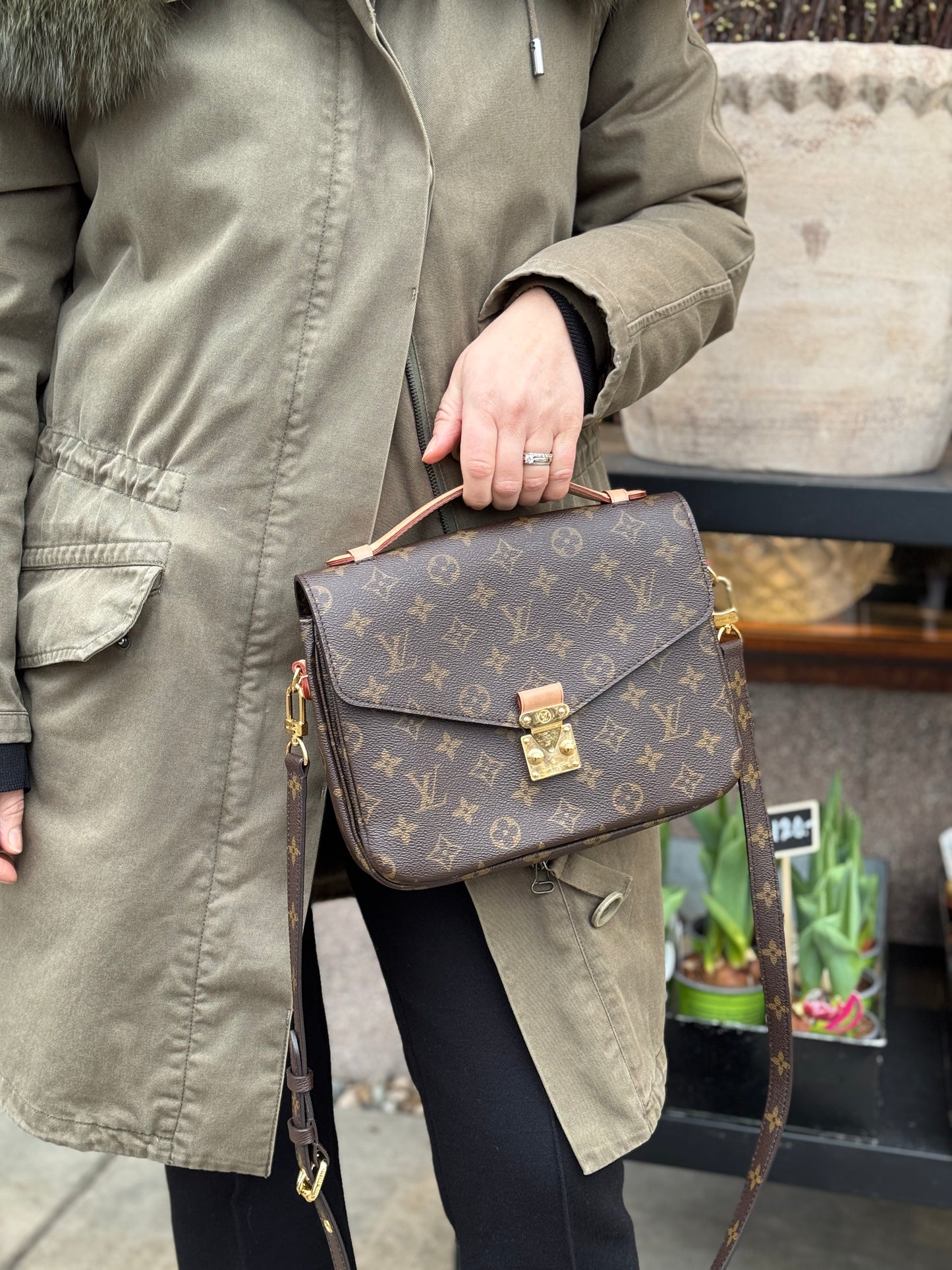 Louis Vuitton Pochette Métis MM väska SV15496