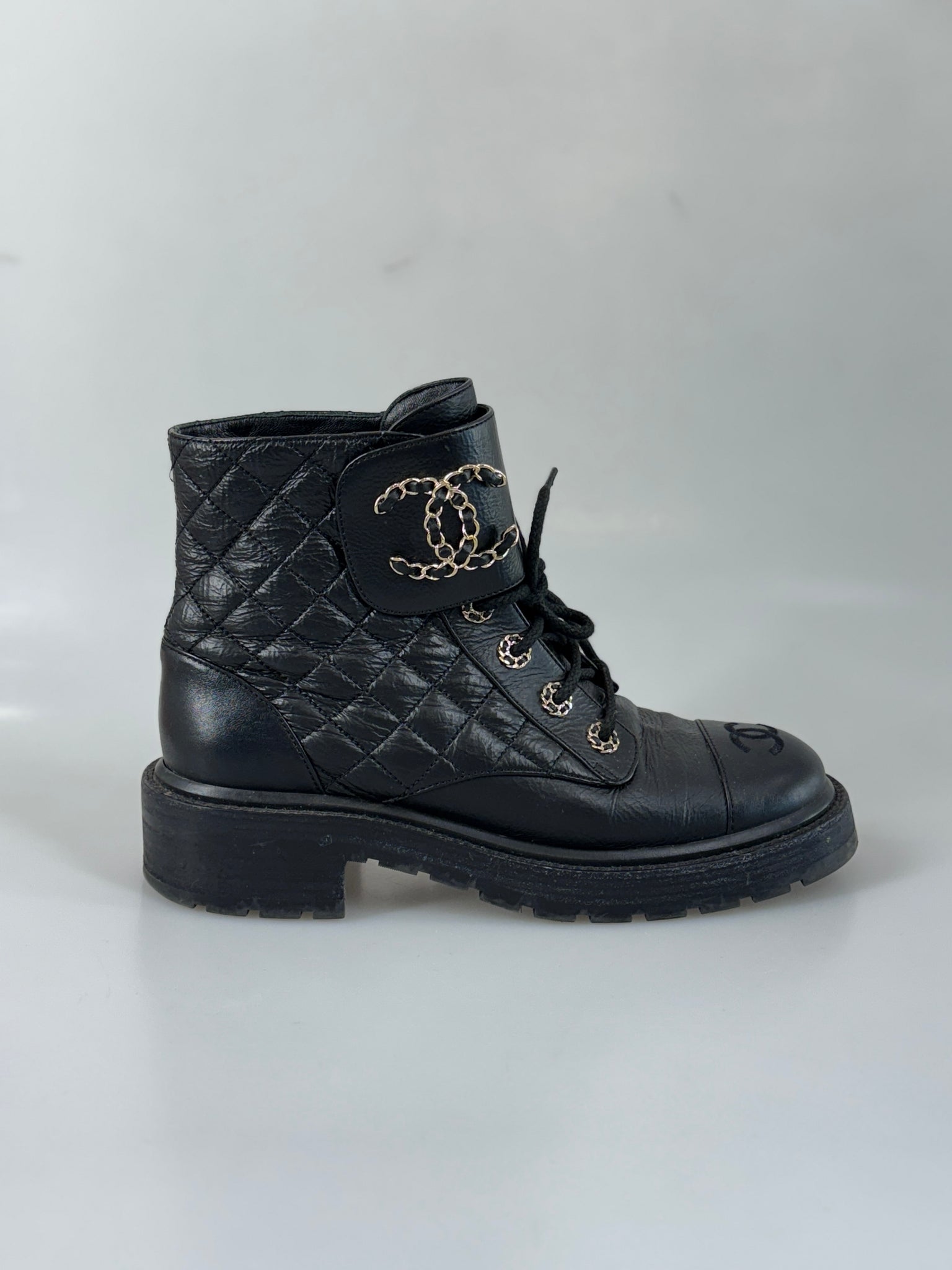 Chanel lace up CC combat boots 38,5 SV14127