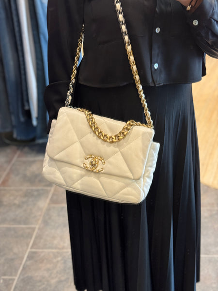 Chanel 19 medium väska SV14578