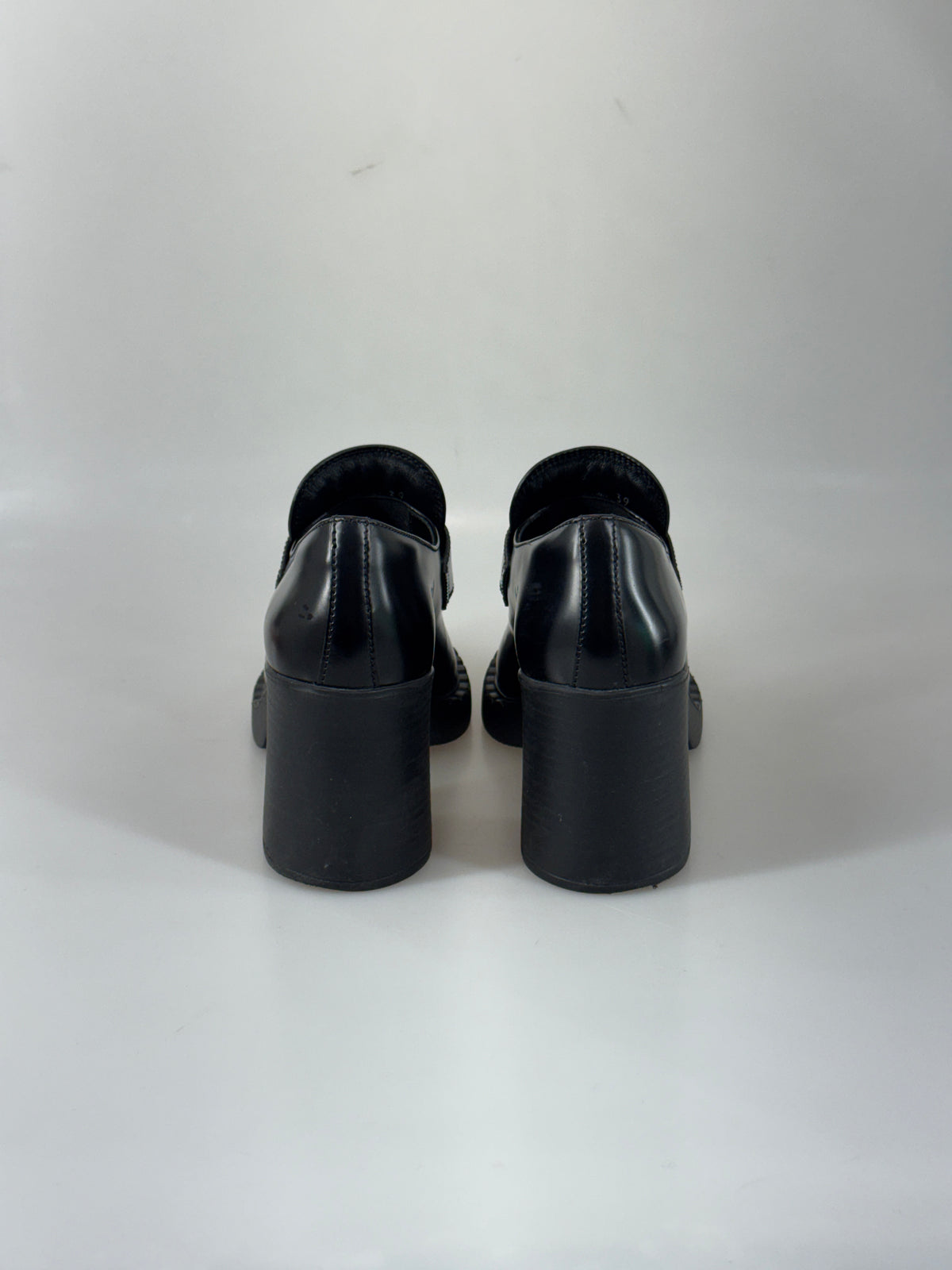 Prada höga loafers 39 SV16474