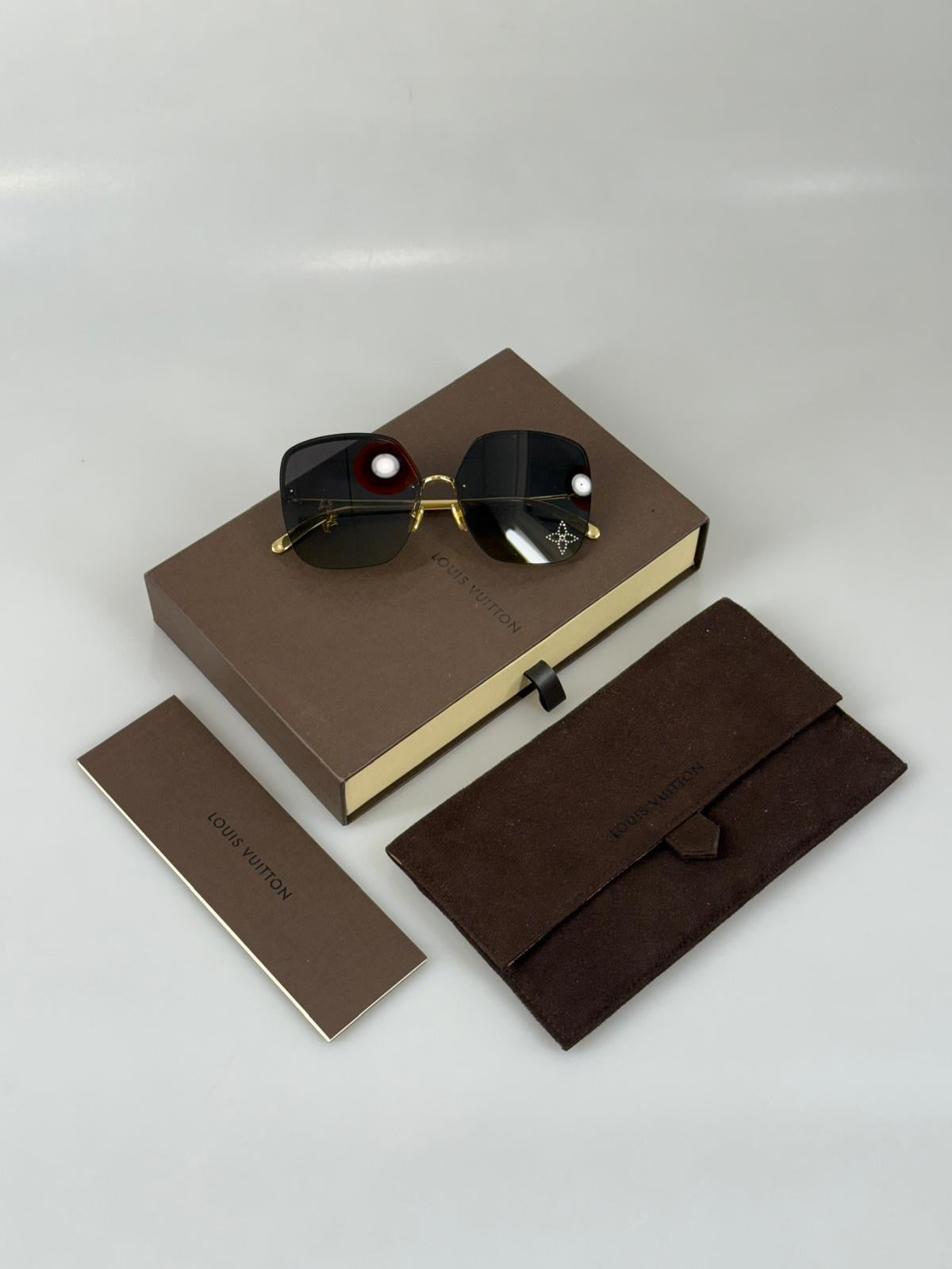 Louis Vuitton solglasögon SV16074