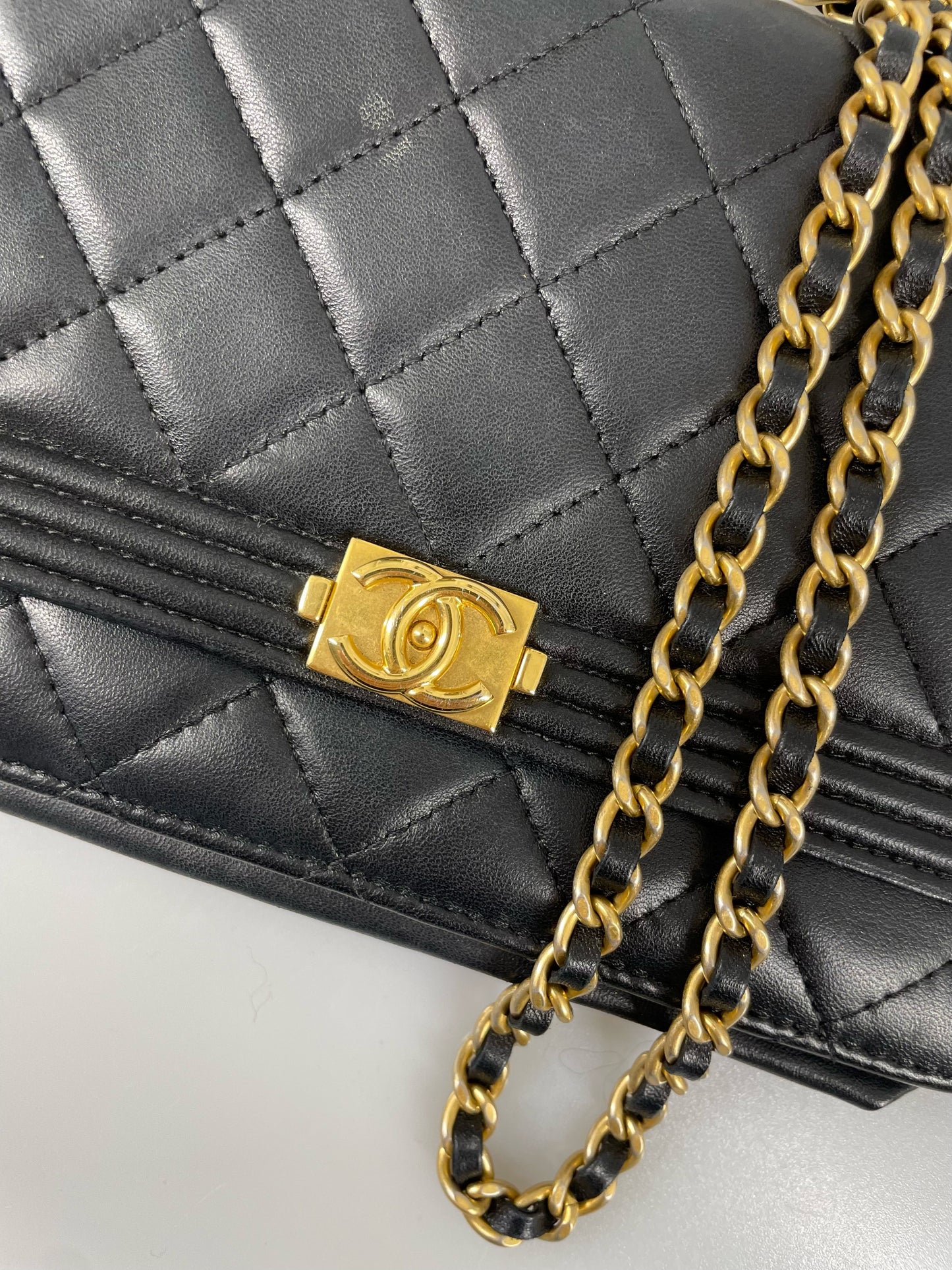 Chanel WOC boy väska SV9690